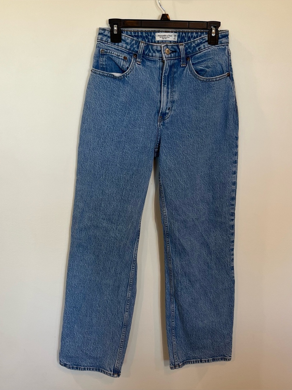 Abercrombie & Fitch Curve Love 90s High Rise Relaxed Jeans Size 29 Blue